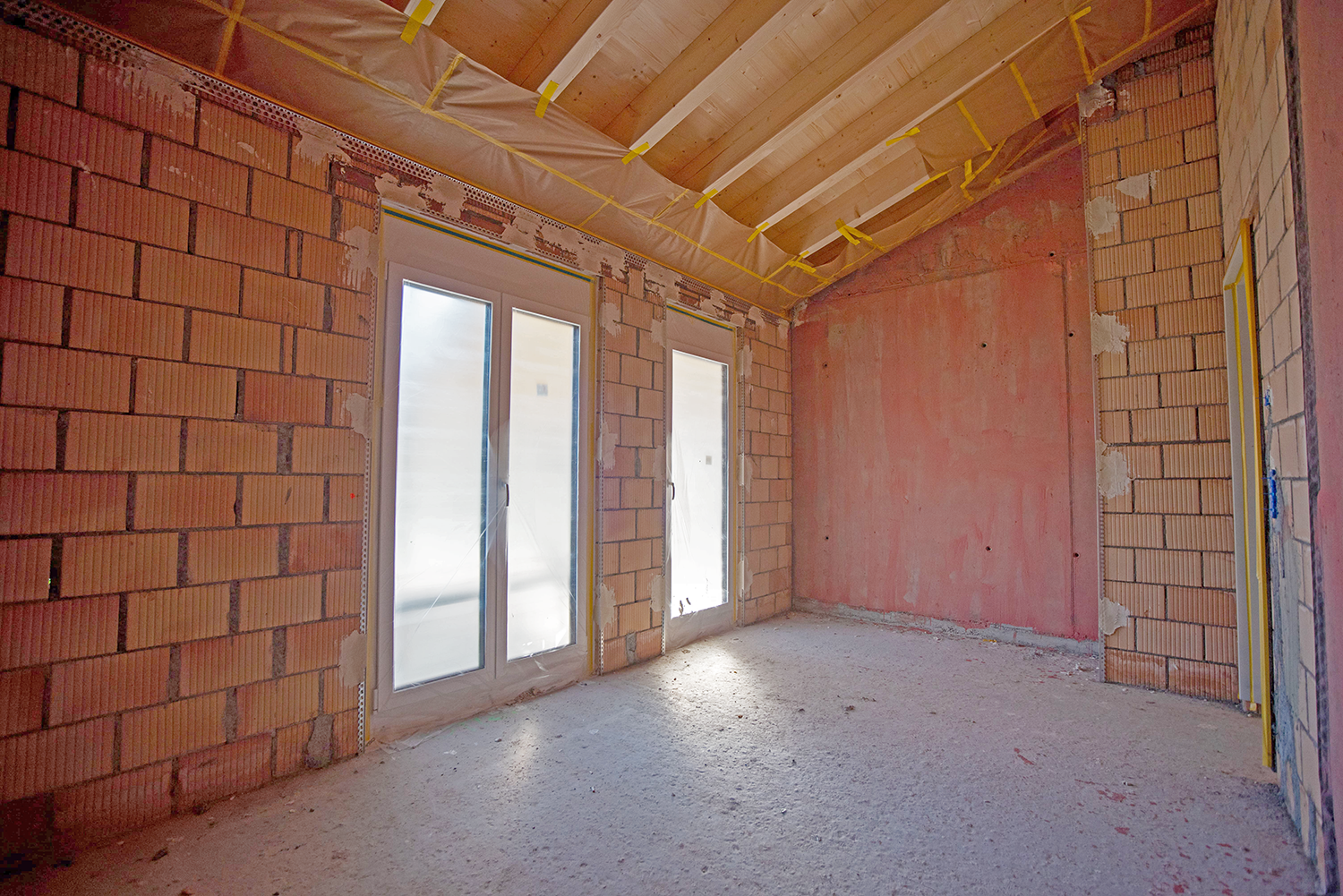 Erstvermietungsprojekt in Bonaduz: Moderne 3.5 Zimmer-Mietwohnungen mit grossen überdachten Balkone und Waschturm in der Wohnung.